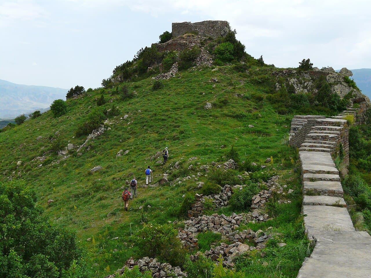 Remains_of_the_fortress_-_panoramio.jpg