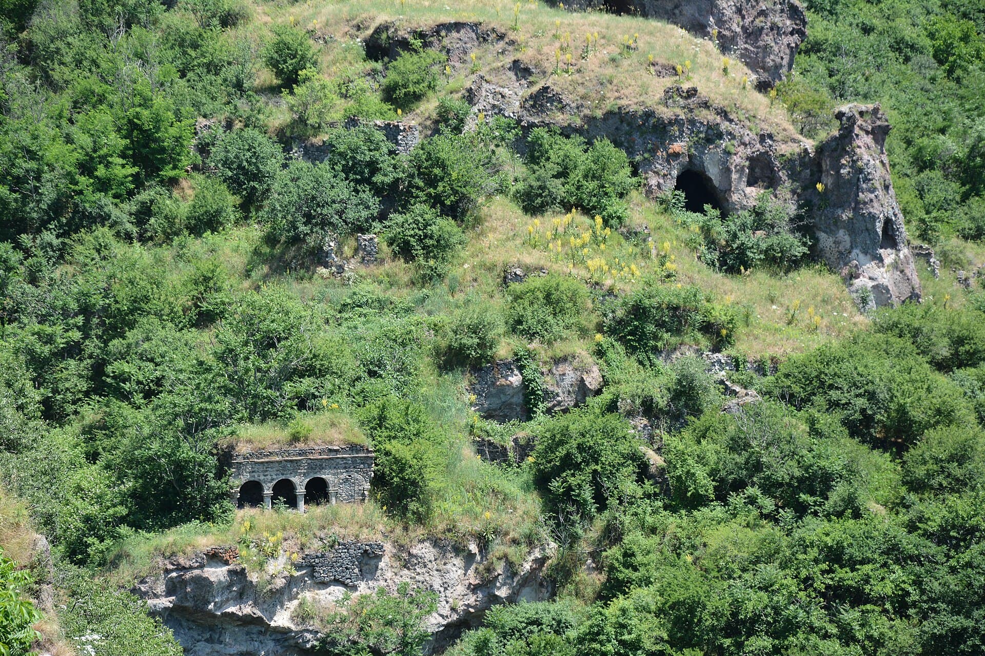 Ապարանք_Մելիք_Քասու-1.jpg